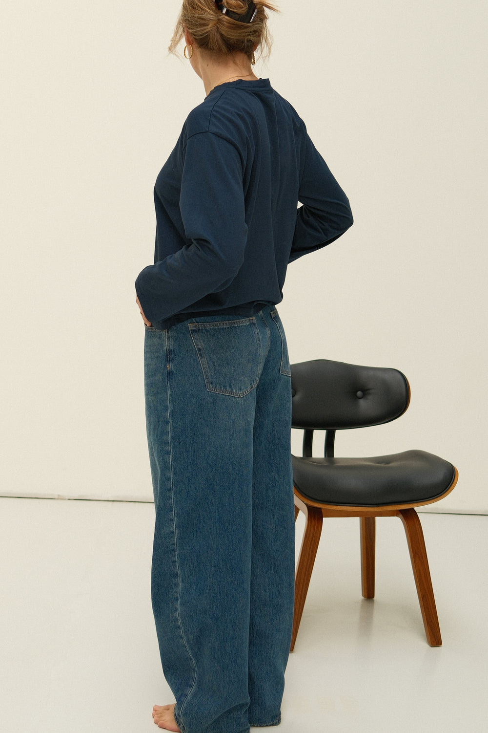 SNEAKERS LENGTH BARREL JEANS 