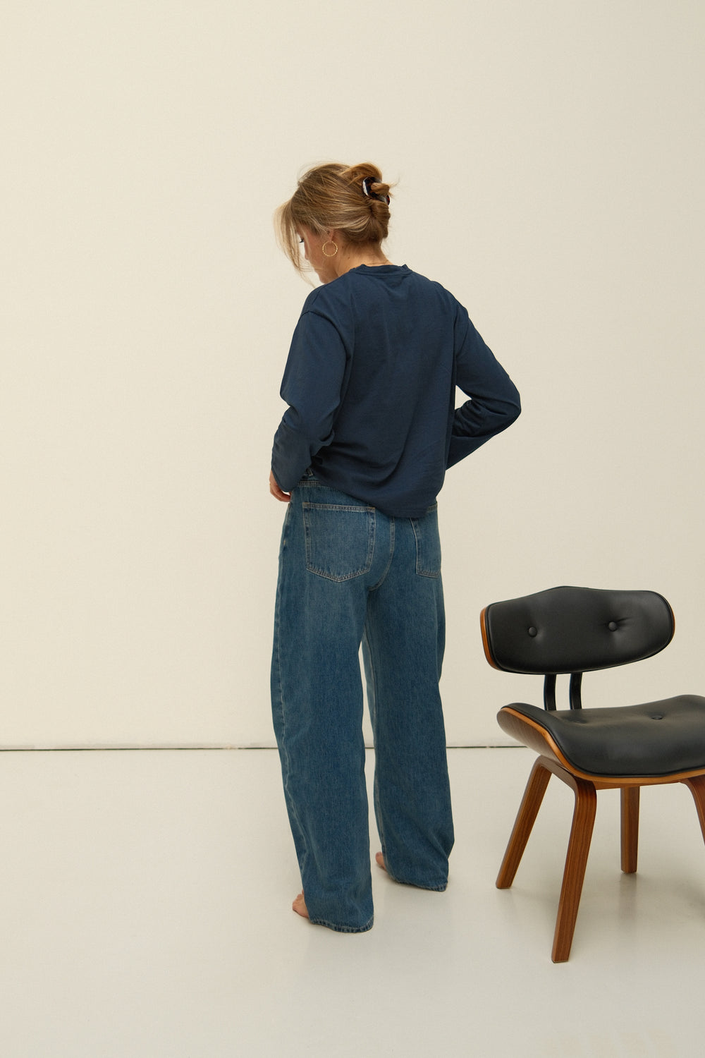 SNEAKERS LENGTH BARREL JEANS 