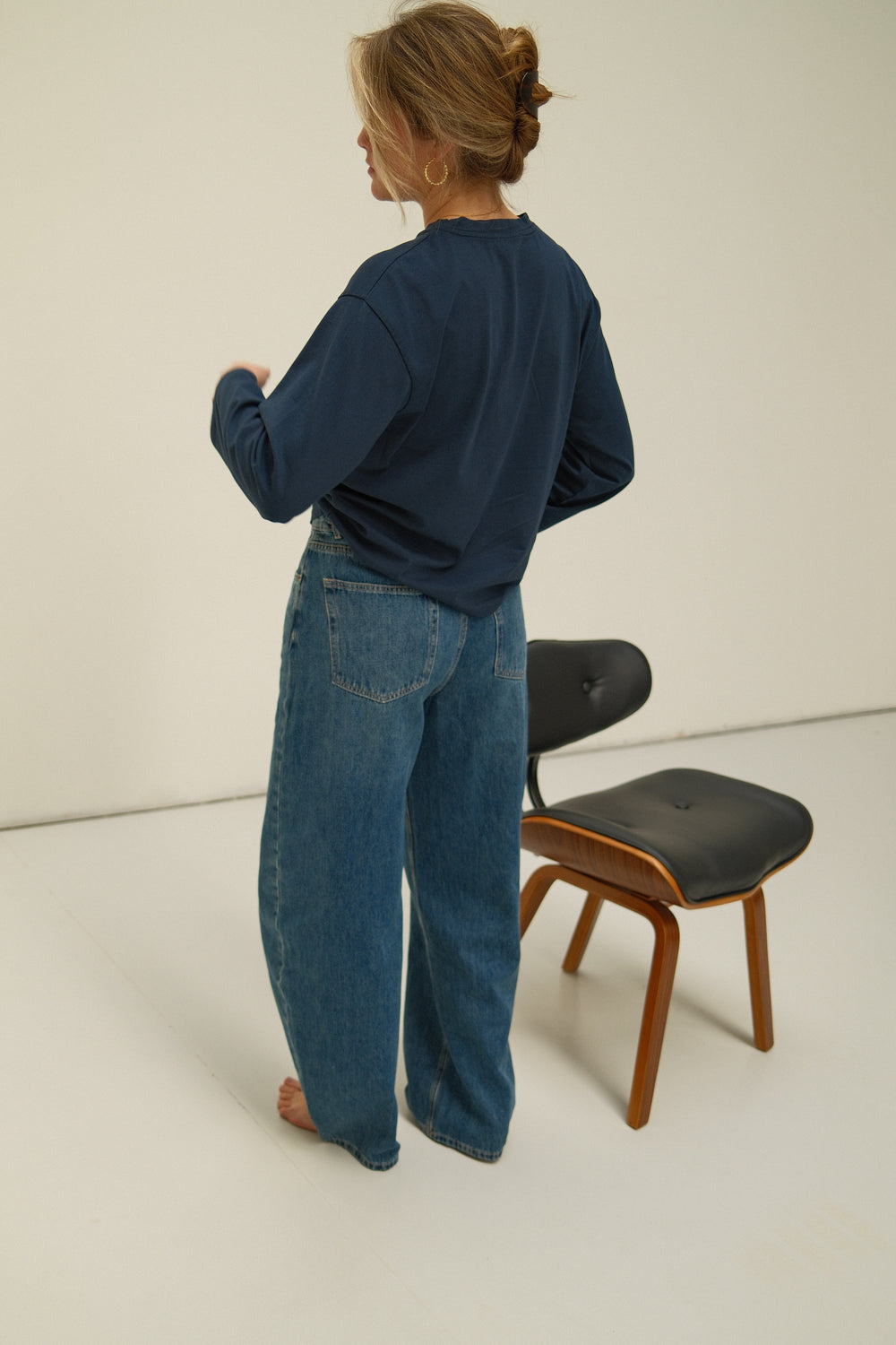 SNEAKERS LENGTH BARREL JEANS 