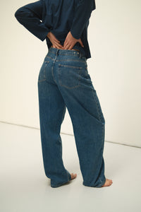 SNEAKERS LENGTH BARREL JEANS