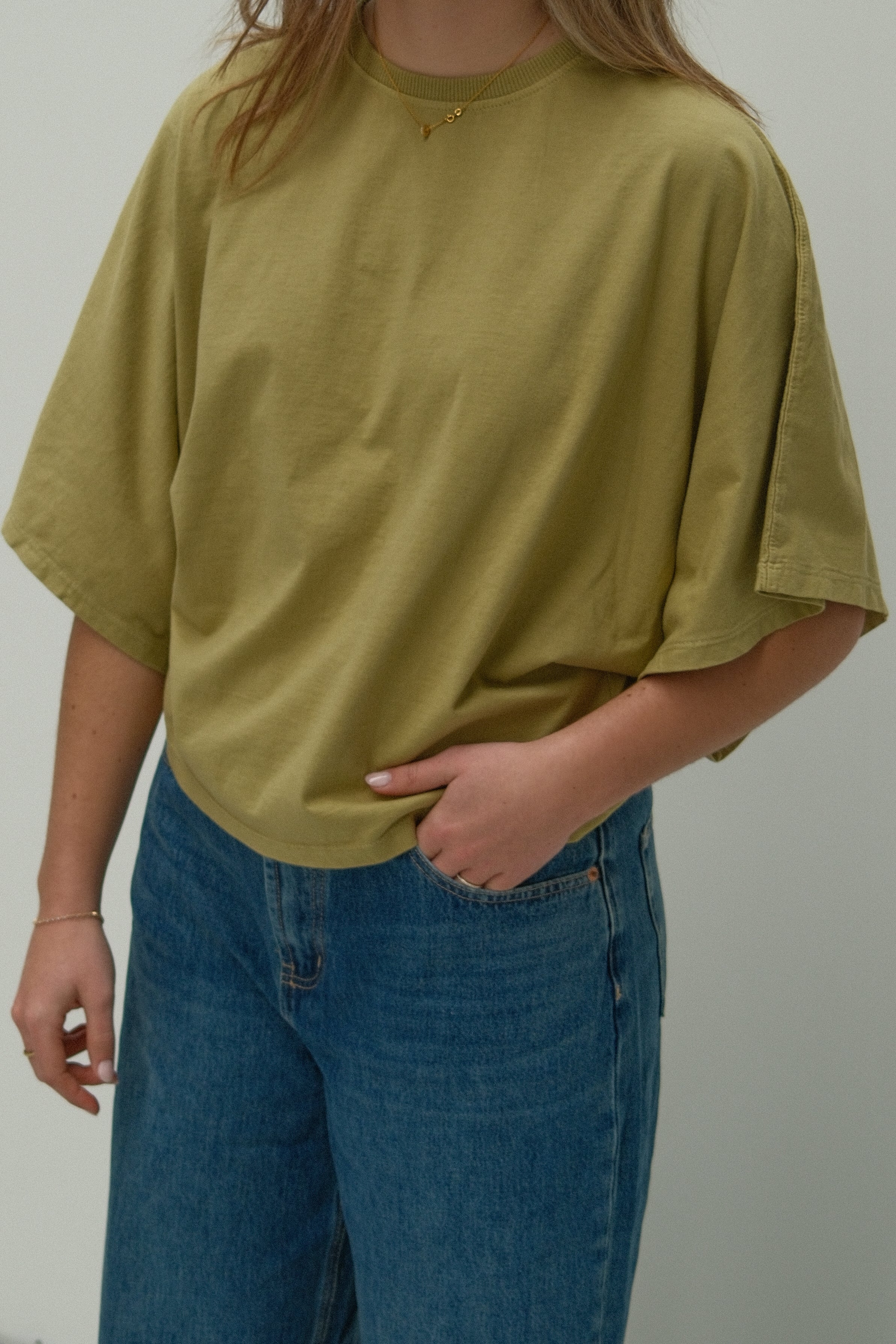 WIDE SLEEVE SAAR TEE OLIVE GREEN