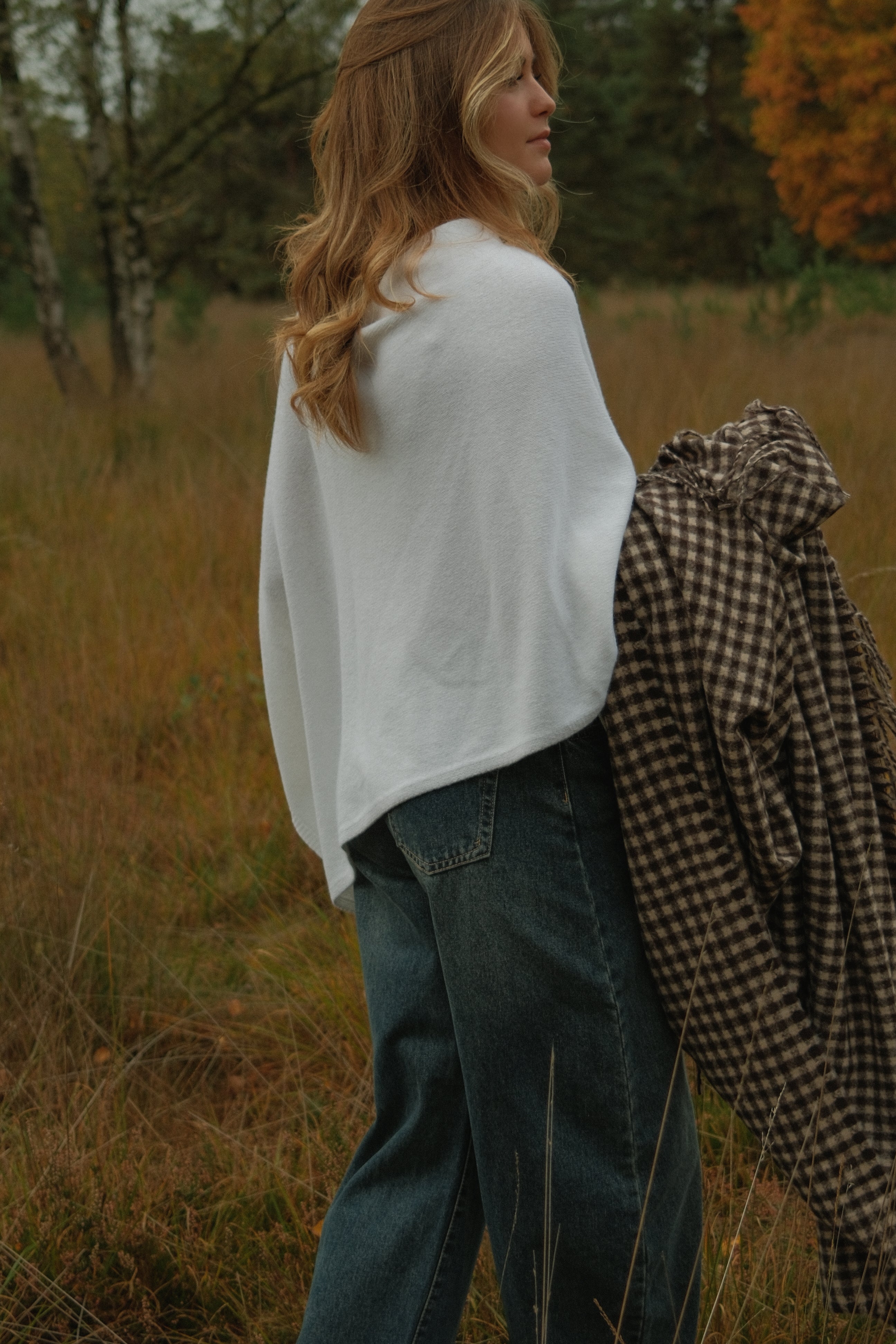 THE CASHMERE BLEND CAPE WHITE