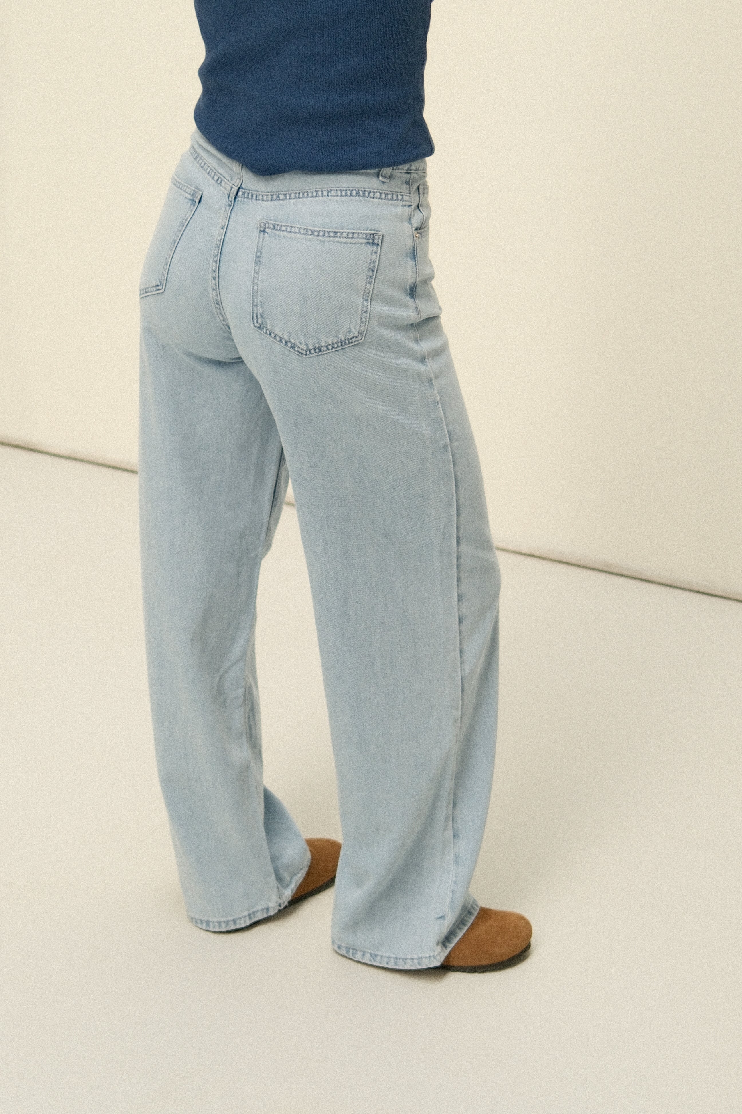 FULL LENGTH WIDE JEANS