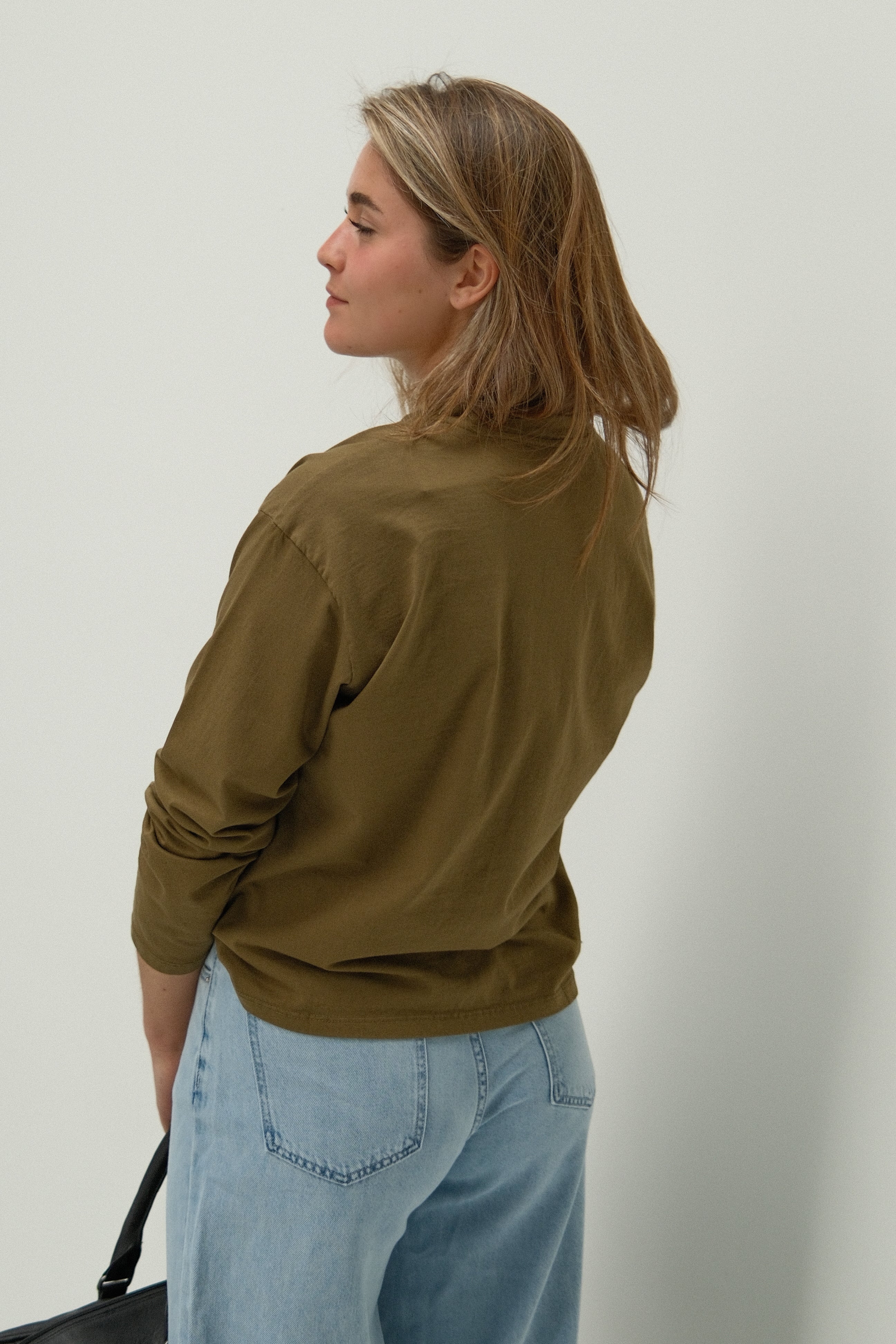 ESSENTIAL LONGSLEEVE KAKI