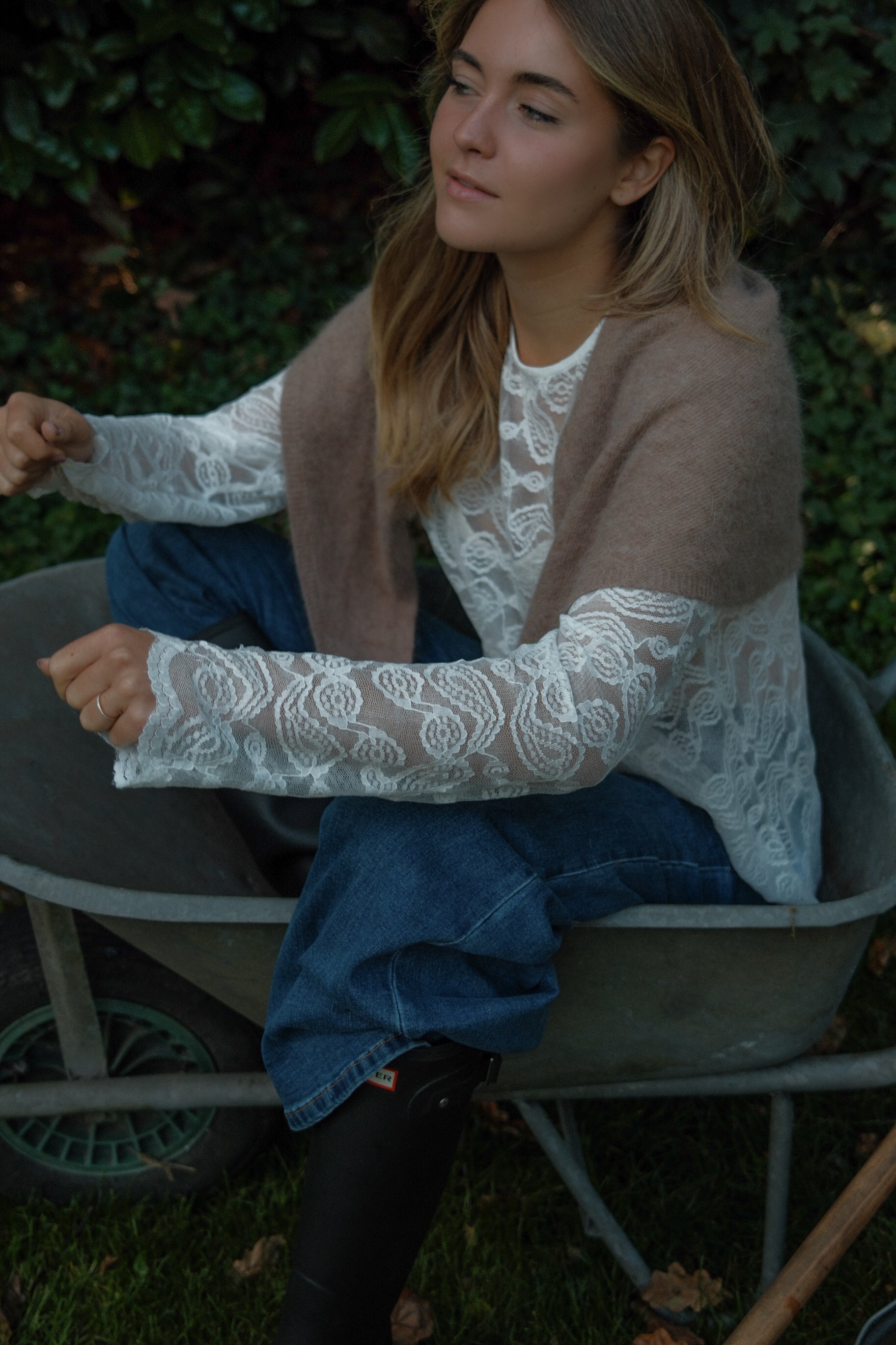 OUR FAVORITE LACE TOP WHITE