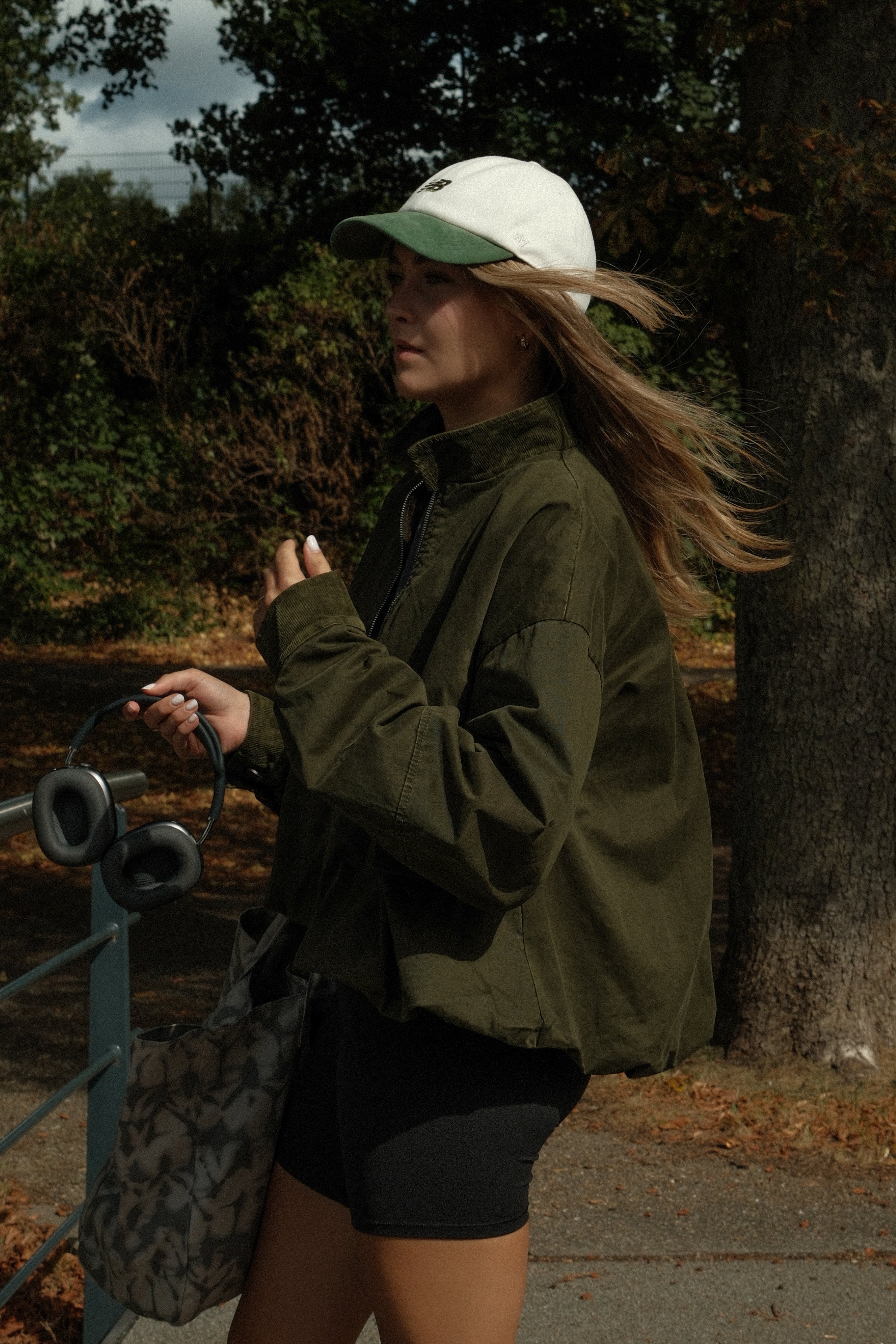 SIGNATURE BOMBER JACKET ARMY GREEN