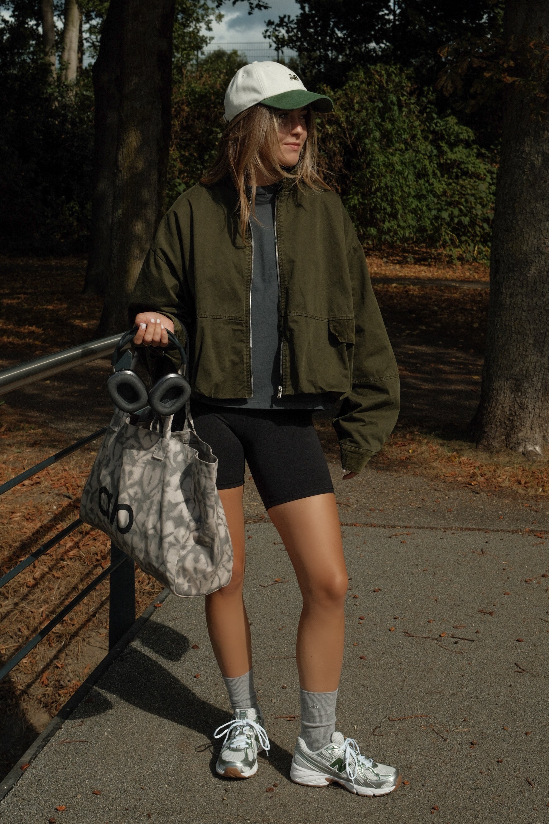SIGNATURE BOMBER JACKET ARMY GREEN