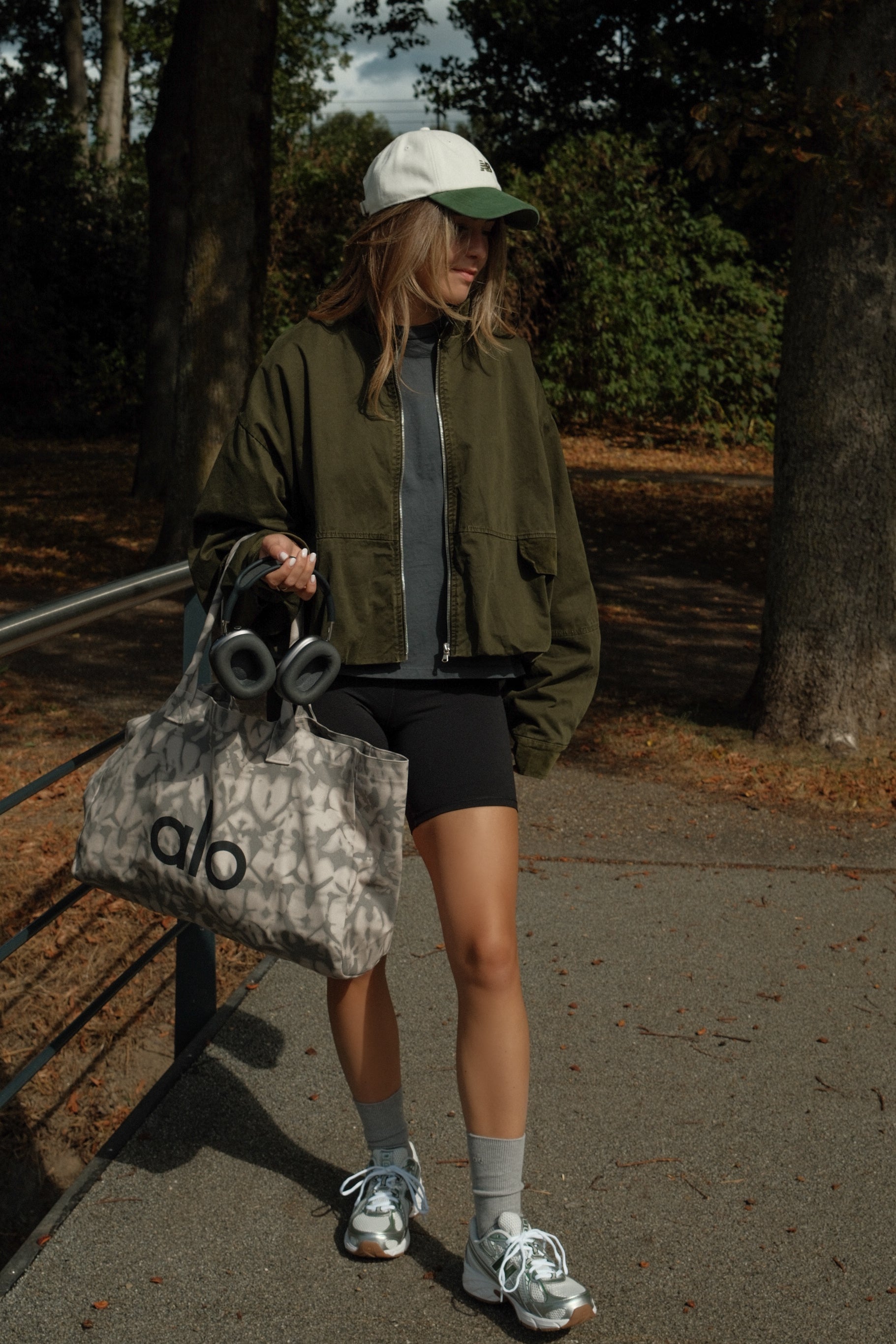 SIGNATURE BOMBER JACKET ARMY GREEN