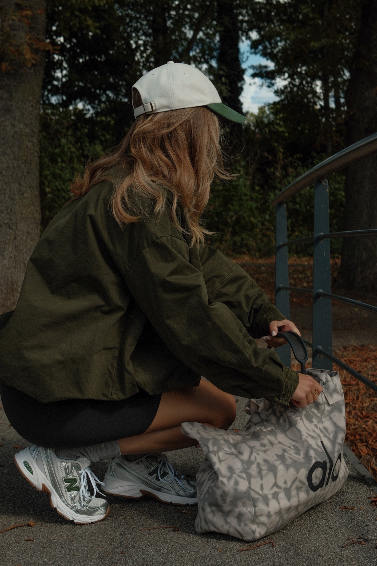 SIGNATURE BOMBER JACKET ARMY GREEN