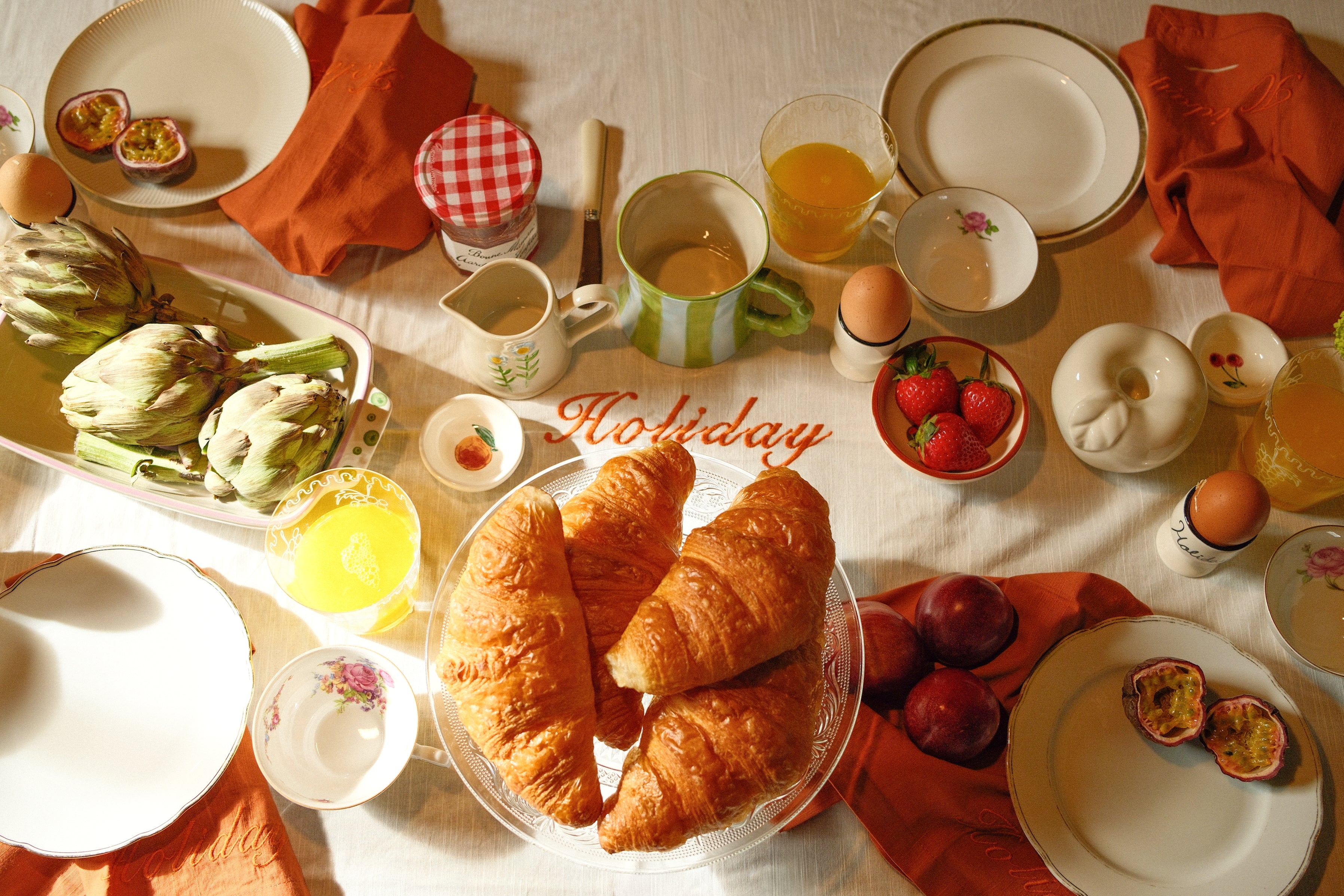 HOLIDAY RUFFLE TABLECLOTH