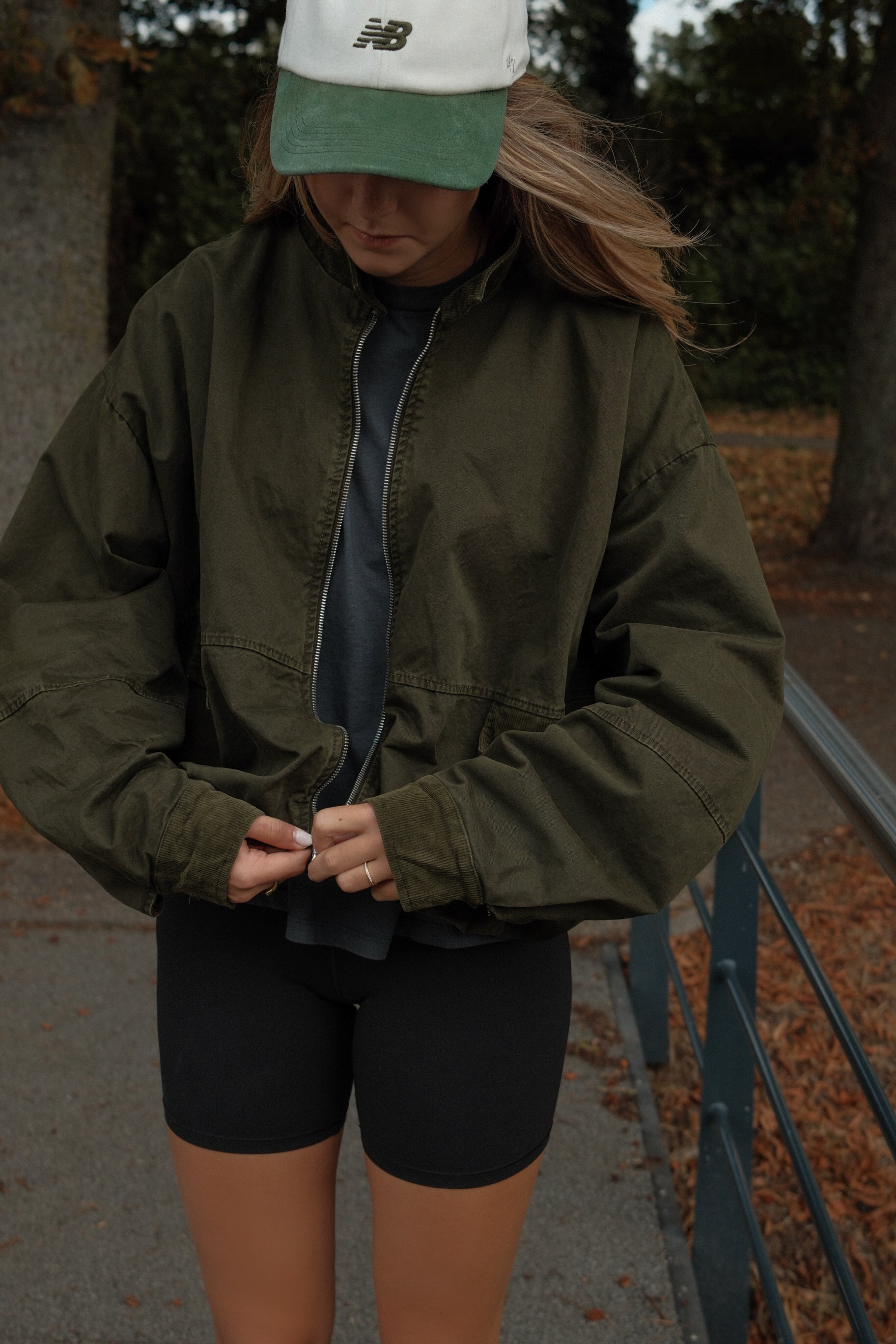 SIGNATURE BOMBER JACKET ARMY GREEN