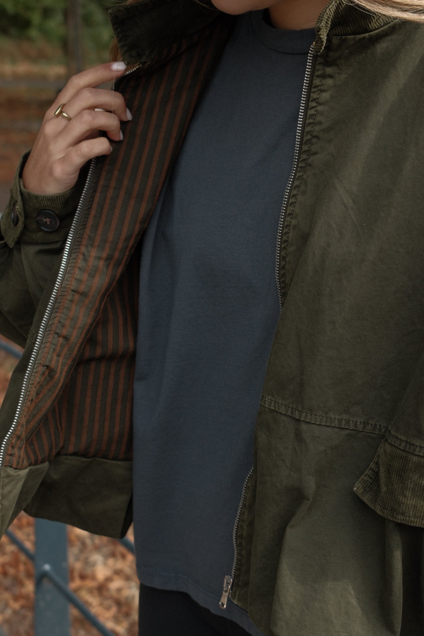 SIGNATURE BOMBER JACKET ARMY GREEN