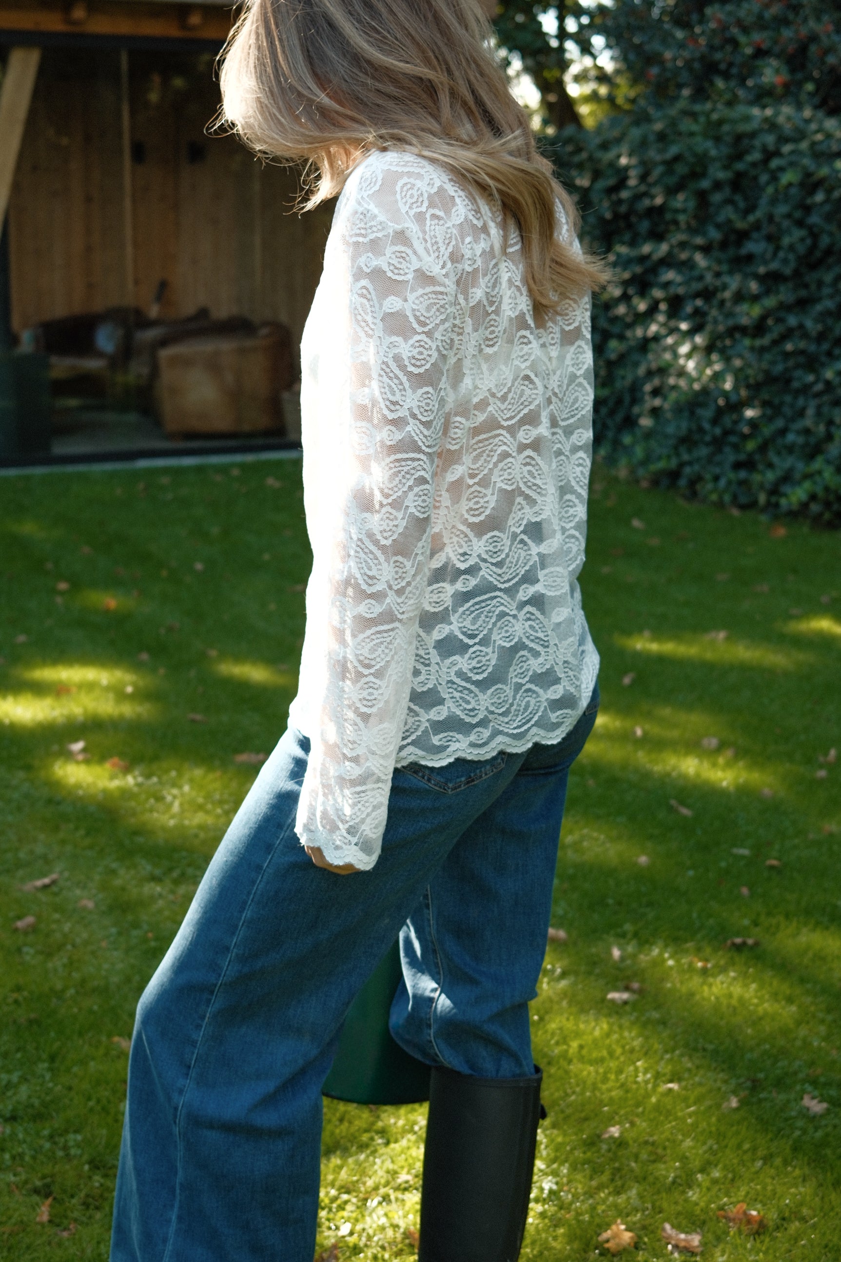 OUR FAVORITE LACE TOP WHITE