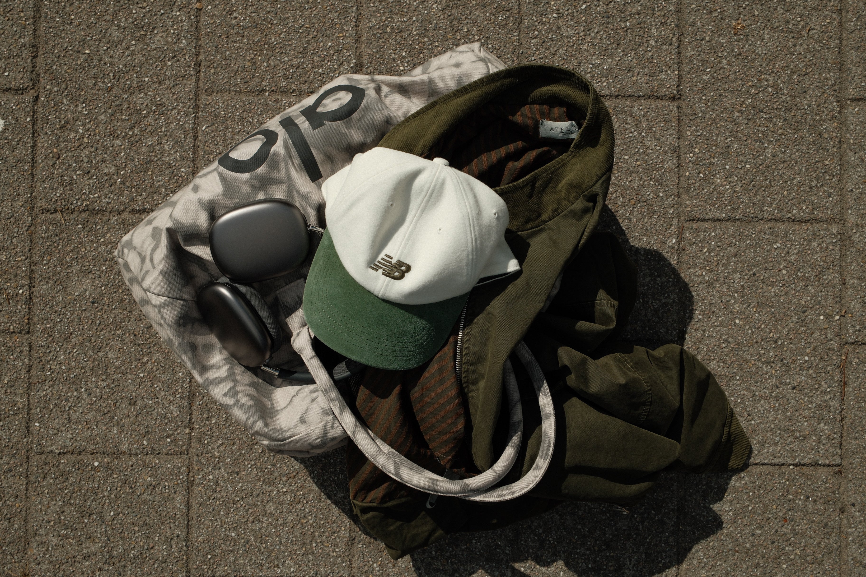 SIGNATURE BOMBER JACKET ARMY GREEN