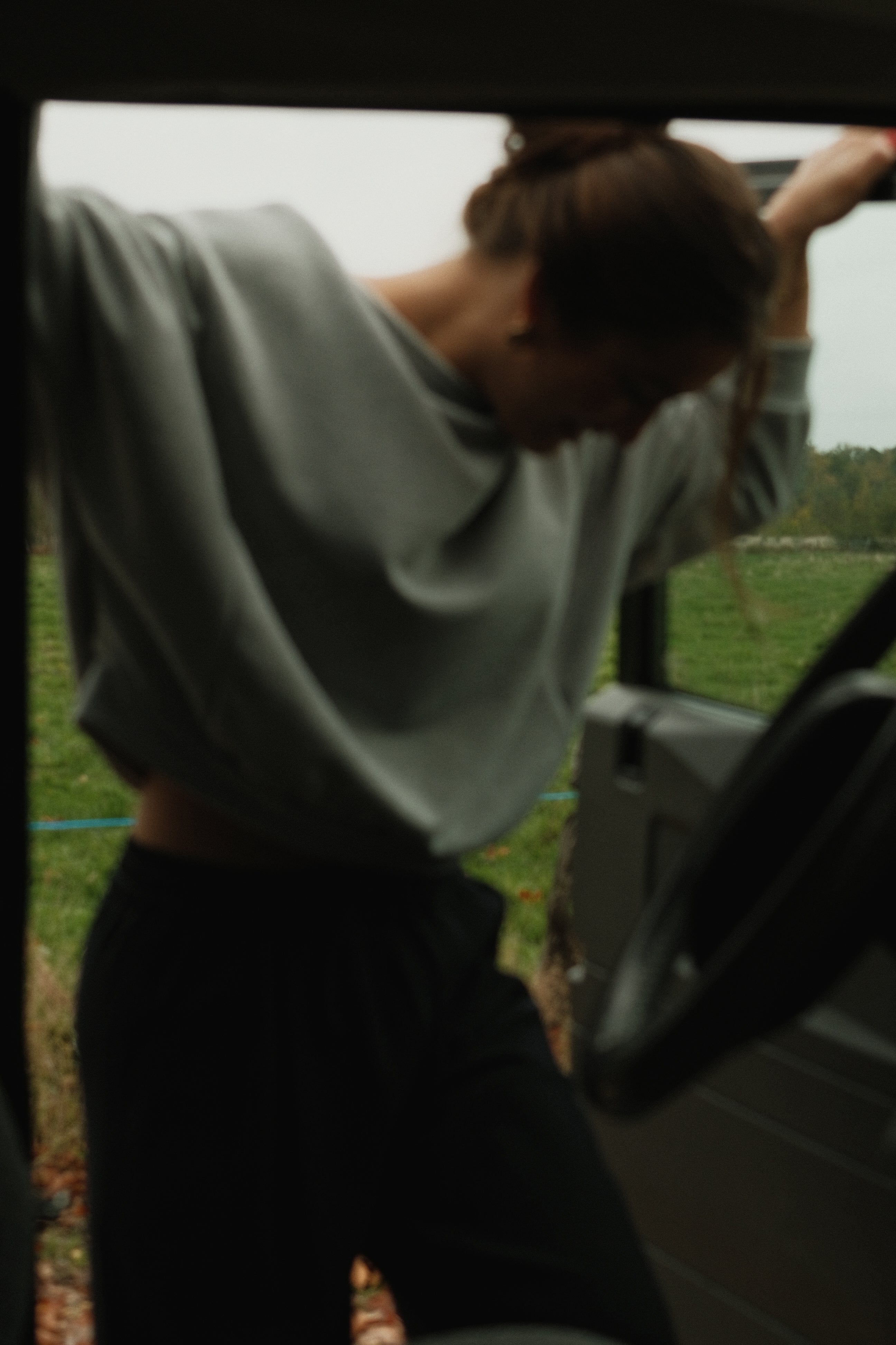 THE IRIS OFF SHOULDER SWEAT GREY