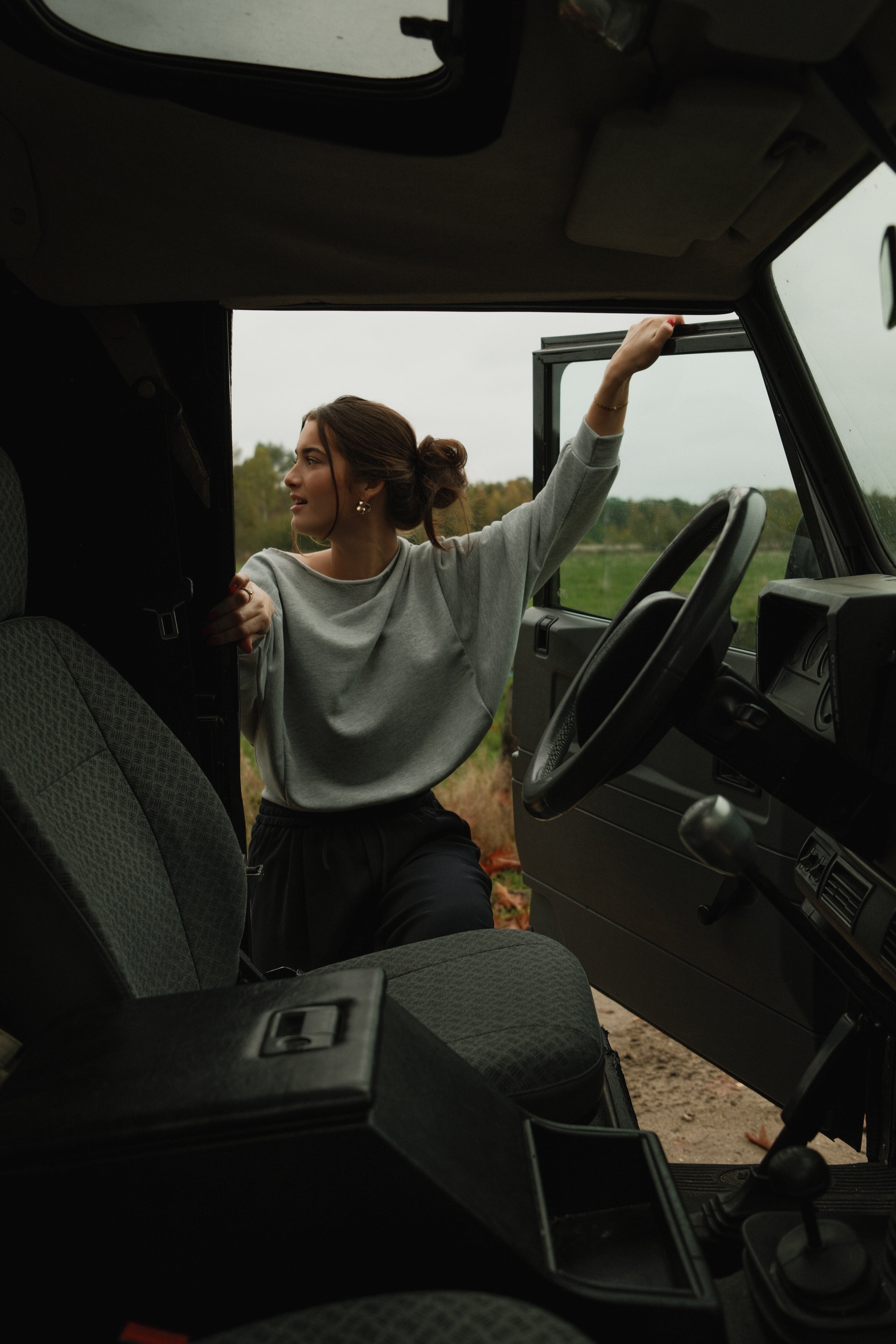 THE IRIS OFF SHOULDER SWEAT GREY