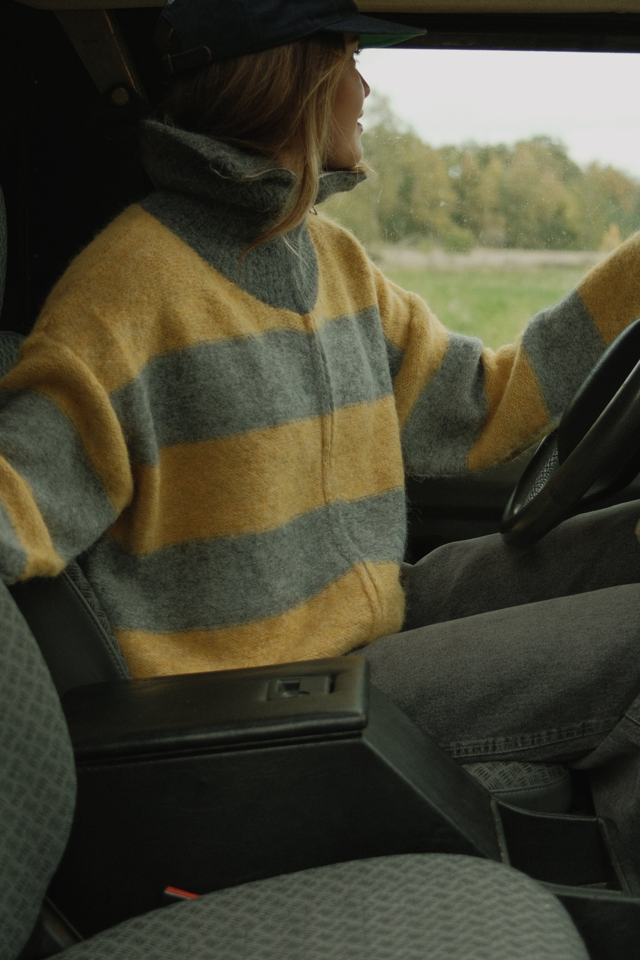 BOLD STRIPE ZIP KNIT YELLOW/GREY