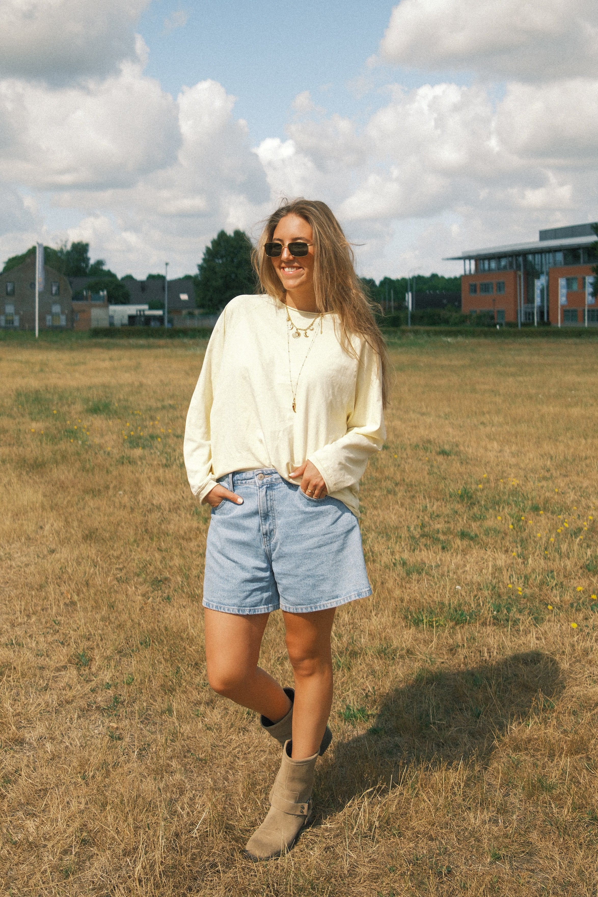 MAGGY BASIC LONGSLEEVE BUTTER YELLOW