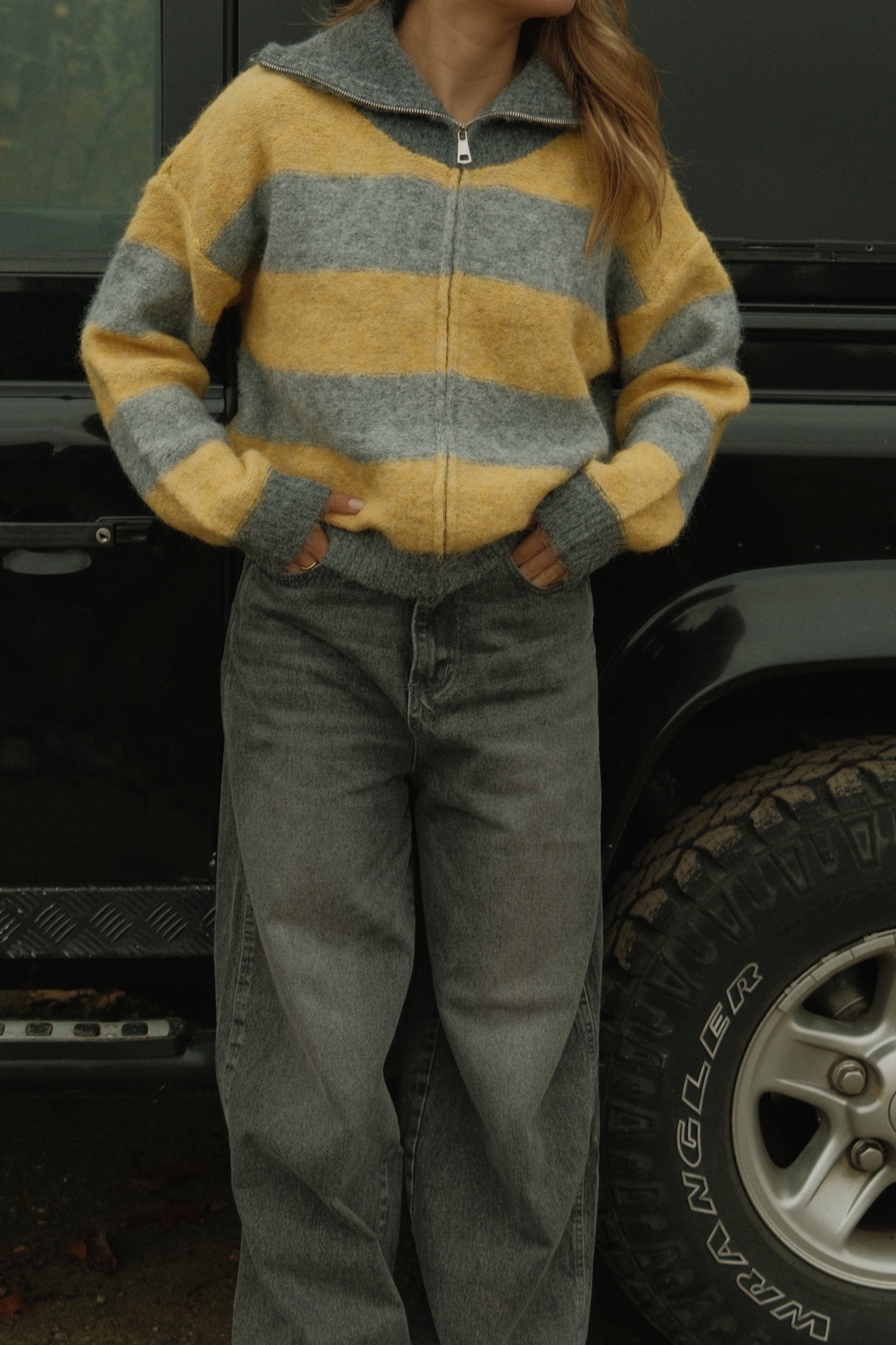 BOLD STRIPE ZIP KNIT YELLOW/GREY