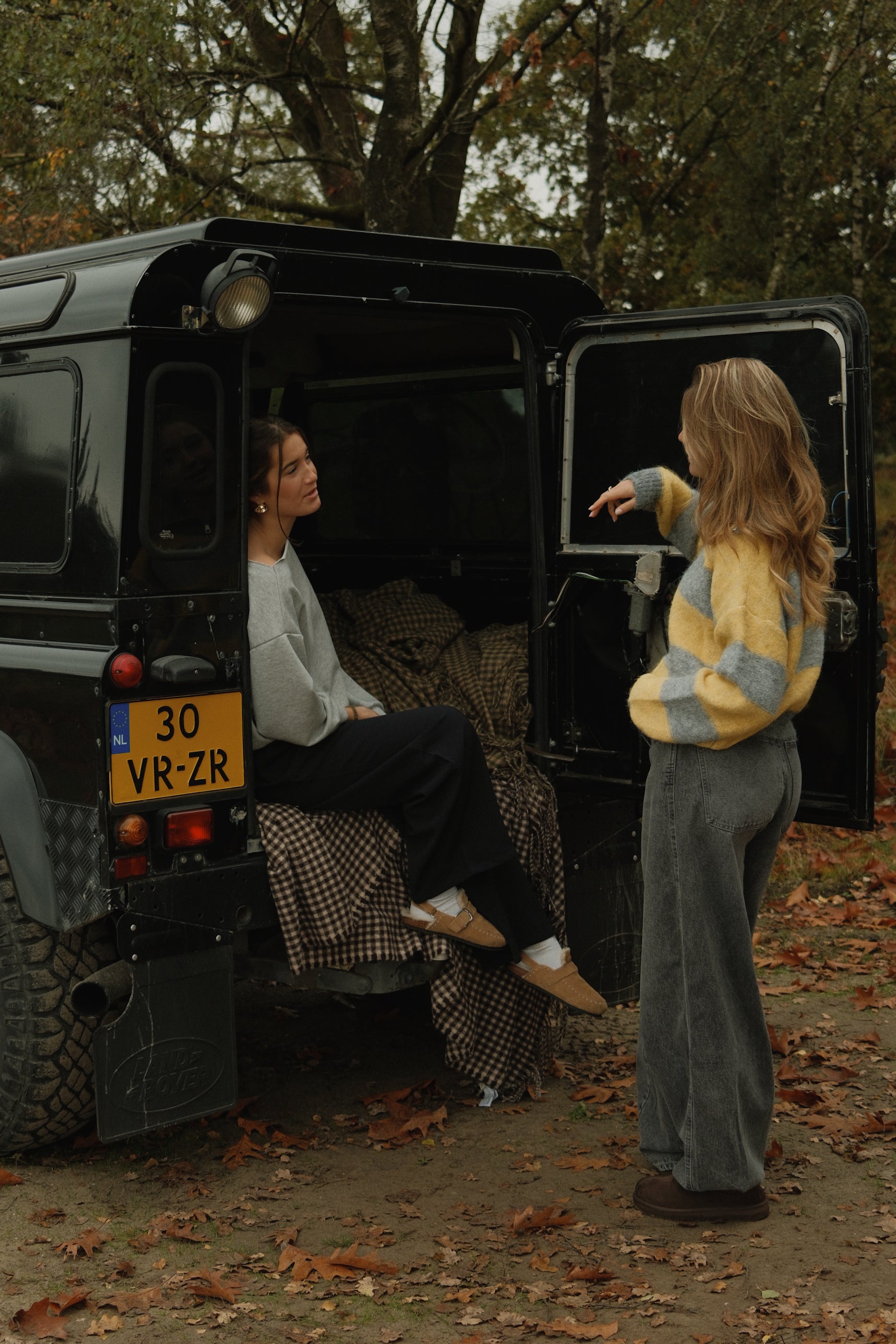 THE RELAXED BALLOON JEANS GREY