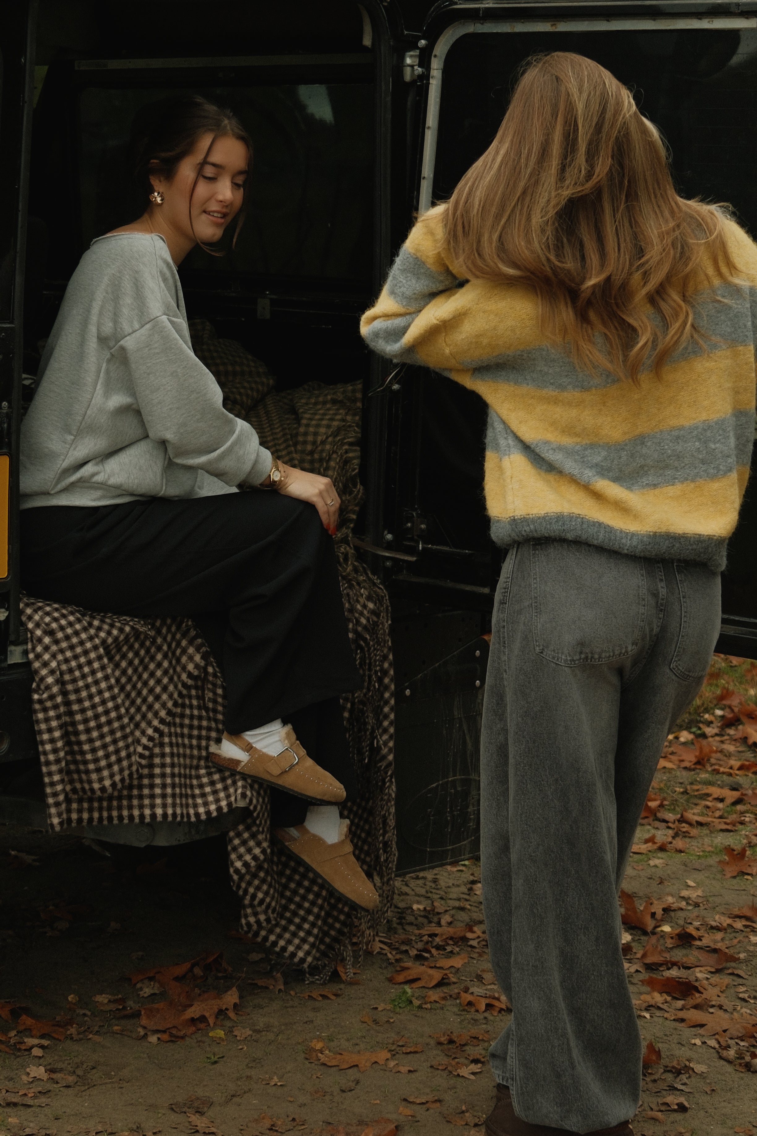 THE IRIS OFF SHOULDER SWEAT GREY