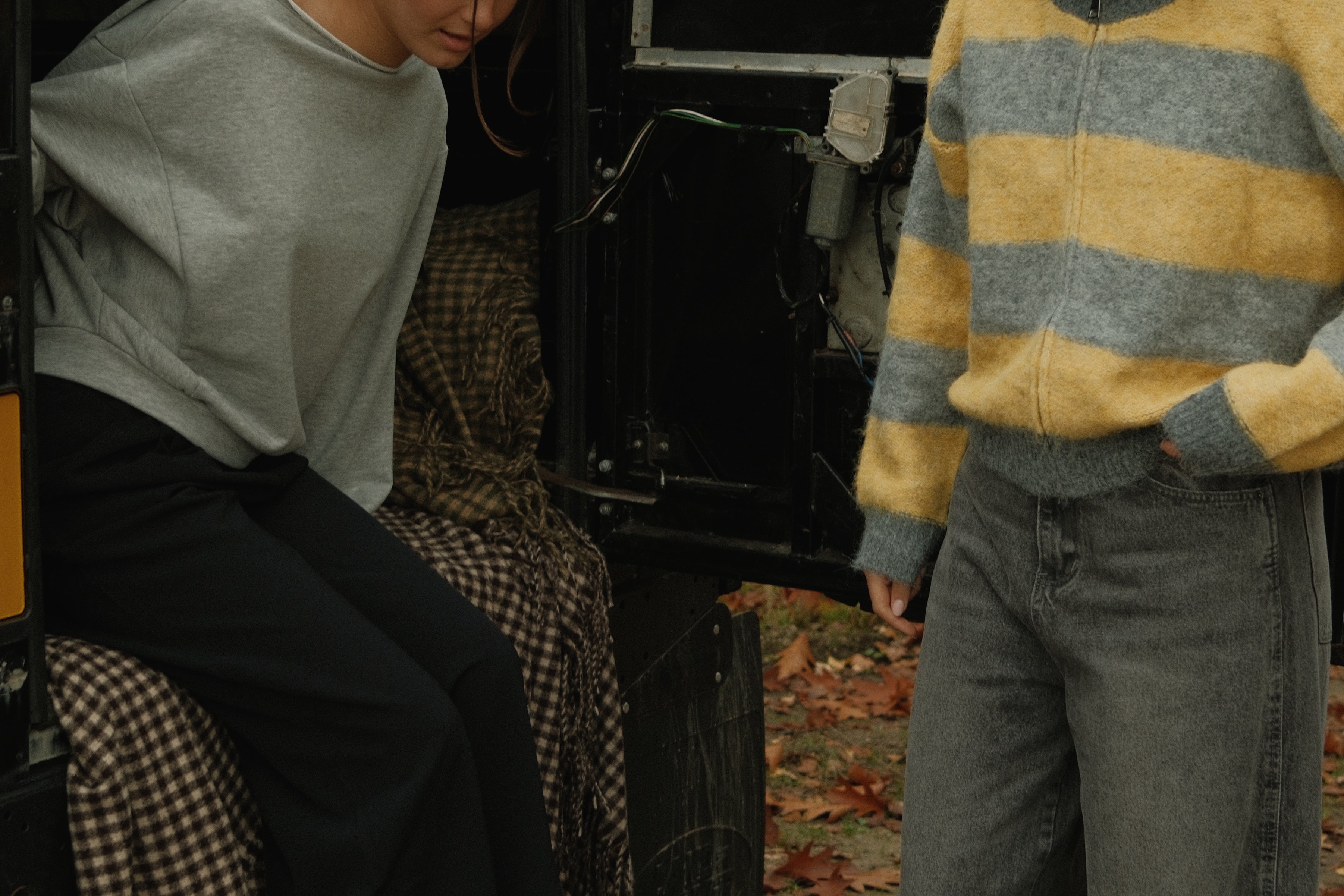 BOLD STRIPE ZIP KNIT YELLOW/GREY