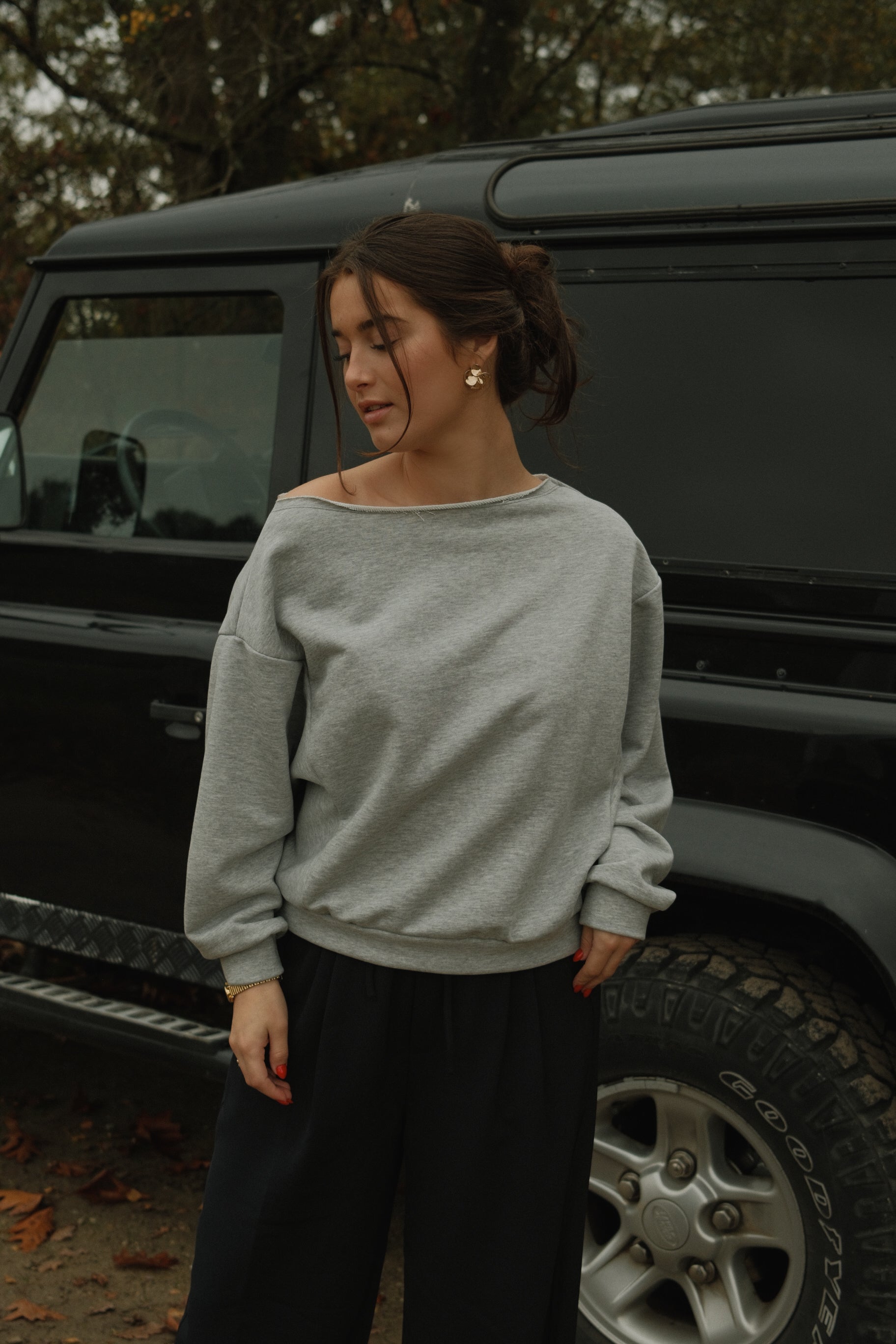 THE IRIS OFF SHOULDER SWEAT GREY