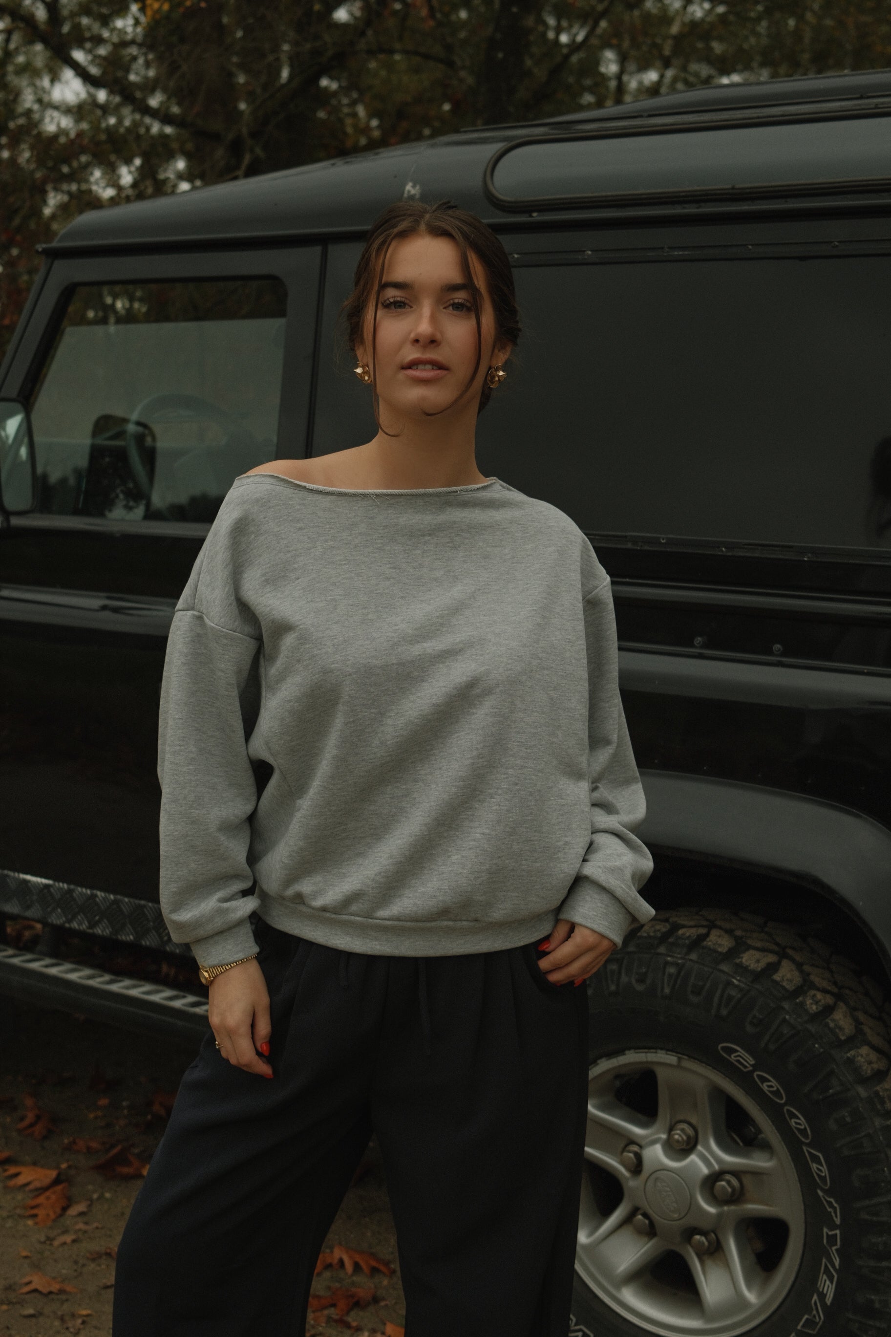 THE IRIS OFF SHOULDER SWEAT GREY