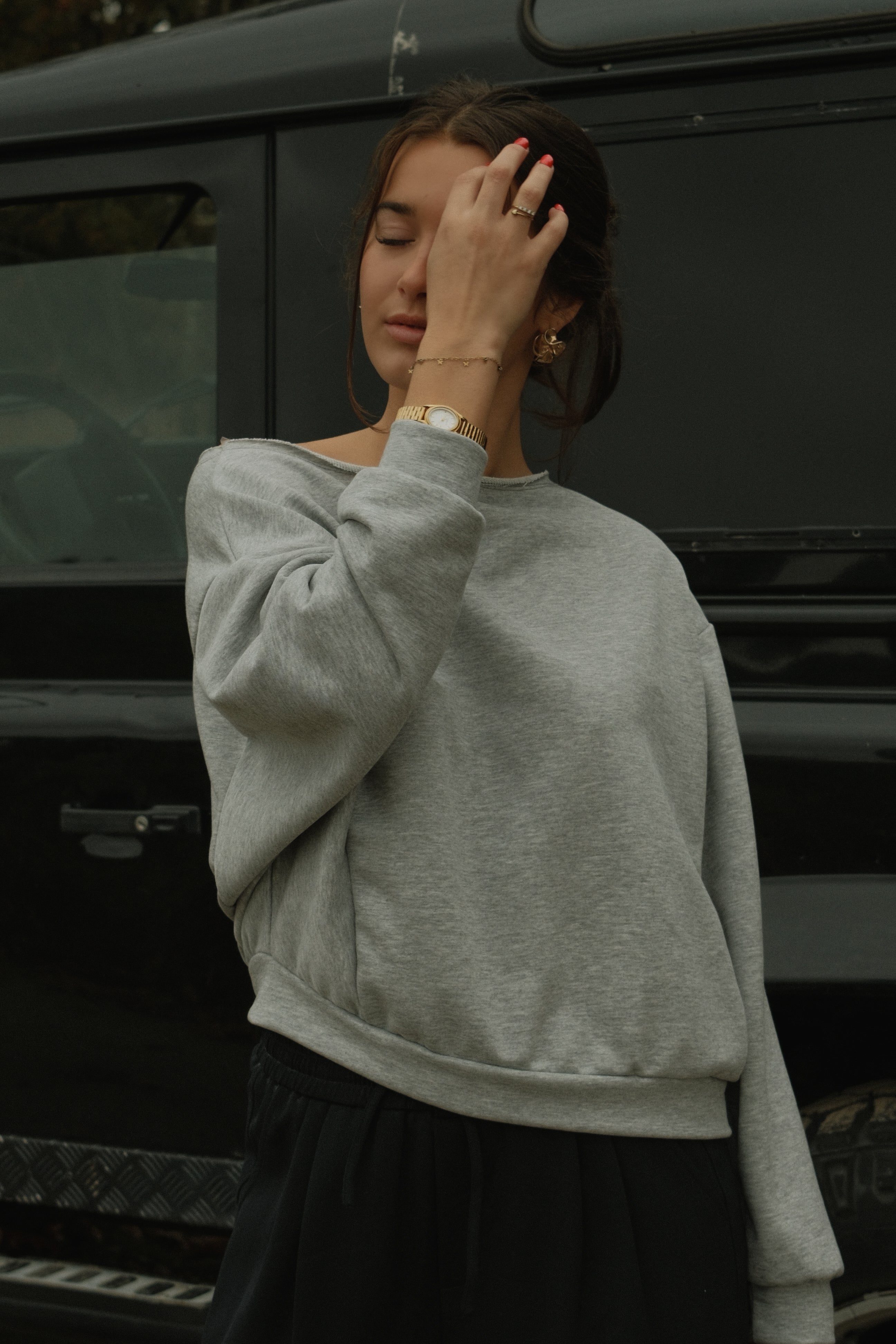 THE IRIS OFF SHOULDER SWEAT GREY