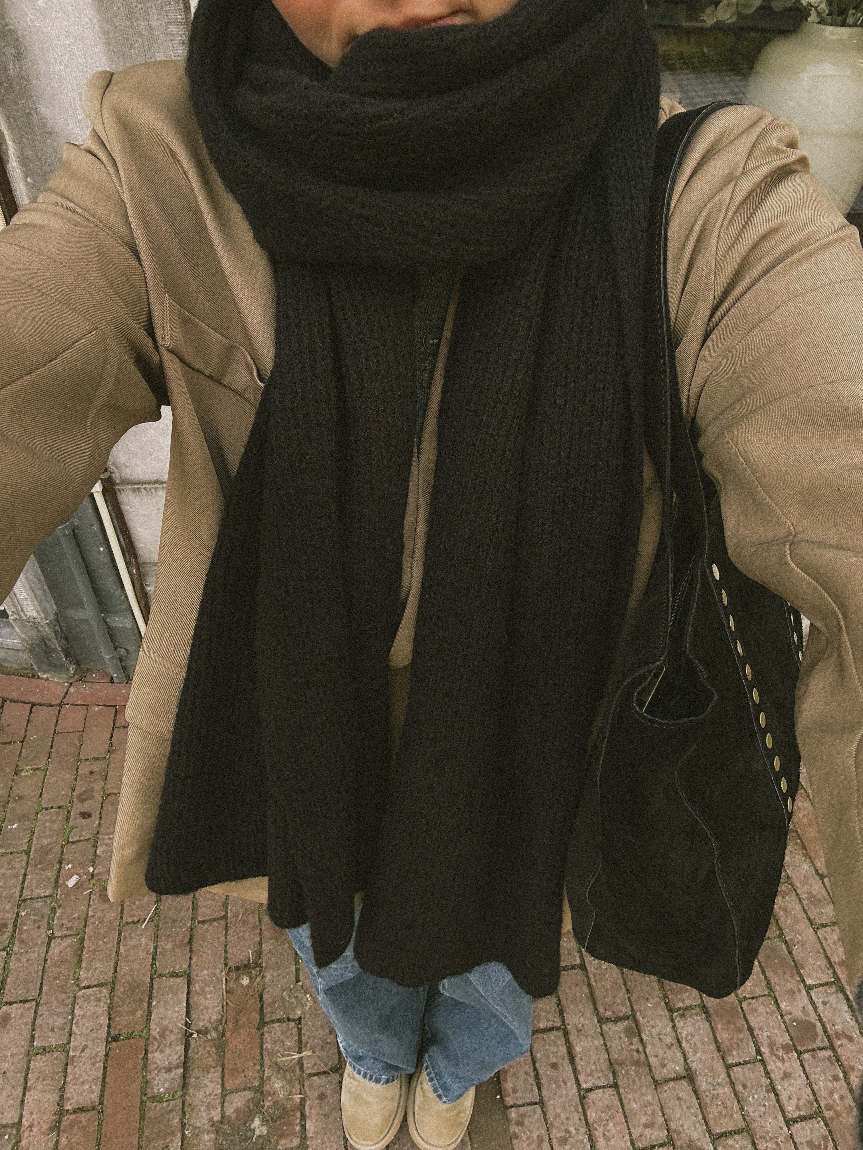 BLACK SCARF