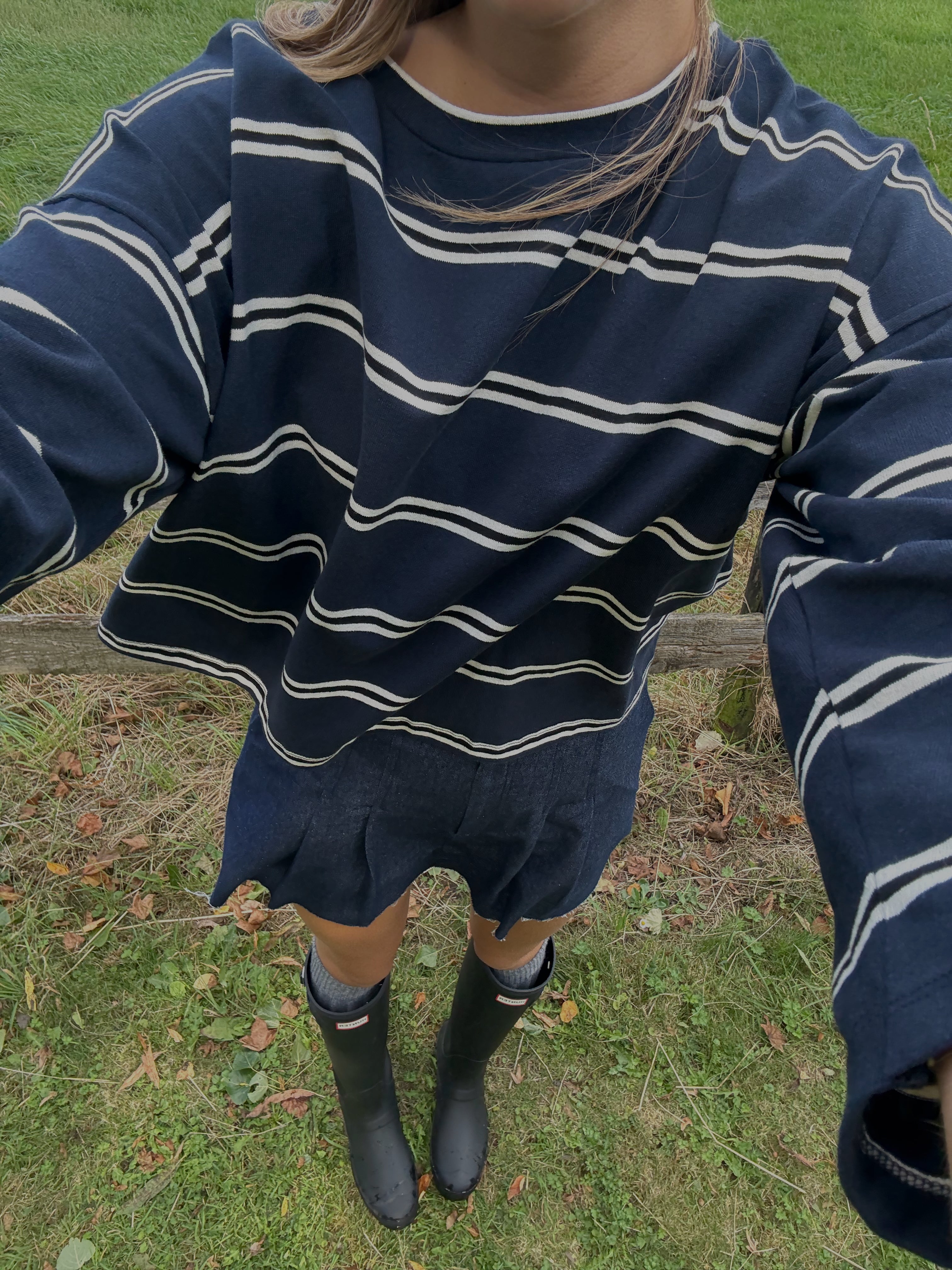 THE STRIPED FLARE TEE NAVY